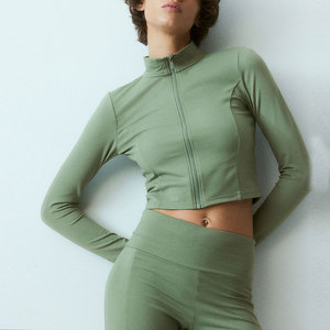 Haut de yoga zippé pour l'été respirant et évacuant l'humidité avec des caractéristiques Soft Touch Lounge Top - Product Image 1
