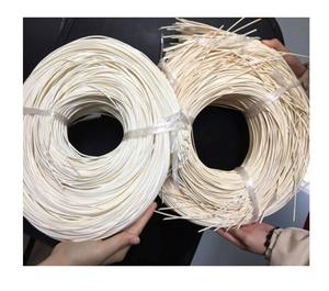 Spline en rotin de qualité supérieure utilisée pour fixer les sangles de canne dans les conceptions de cadres de meubles - Product Image 1