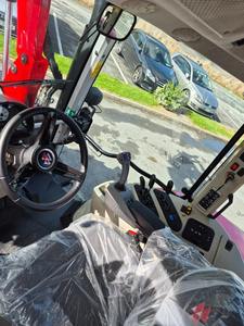 Tractor de Ruedas MASSEY FURGUSON 5S135 DYNA-4 4WD con Cargador FL3823 para Motor de 70HP, Joystick Electrónico, 3 Válvulas de Carrete, Bomba y Caja de Cambios - Product Image 6