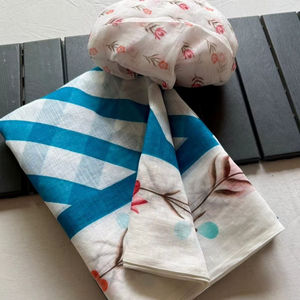 Sari floreciente de lino pesado de peso ligero suave con leheriya floral impreso digital perfecto para todas las ocasiones - Product Image 1