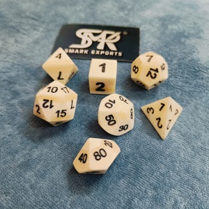 Juego de dados poliédricos de hueso de búfalo para mazmorras y dragones Juego de dados RPG hechos a mano para jugadores y coleccionistas - Product Image 6