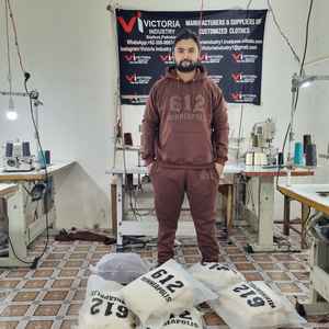 Vente en gros ensemble sweat à capuche unisexe en coton avec logo personnalisé ensemble de survêtements vierges pantalon de survêtement et sweat à capuche ensemble unisexe avec logo personnalisé pour hommes - Product Image 1