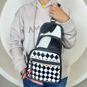 Bolsa de Pecho de Cuero Vacuno con Diseño Moderno y Estampado a Cuadros, Bolso Bandolera Unisex Elegante, Mochila Cruzada, Bolsos de Viaje - Product Image 1