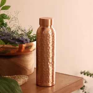 ArtisanVibe 1000ml Bouteille d'eau en cuivre au design classique fabriqué à la main Vaisselle de luxe sculptée avec gobelet en acier inoxydable Coffret cadeau - Product Image 3