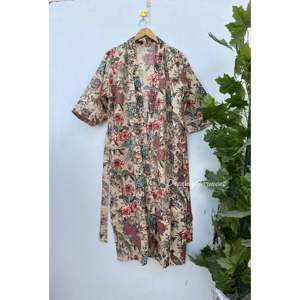 Kimono floral indio de algodón estampado a mano para playa, accesorio para traje de baño - Product Image 2