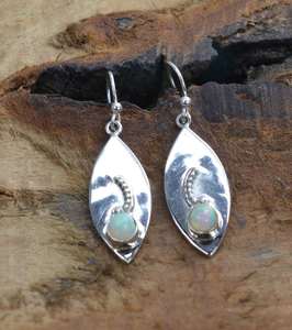 Boucles d'oreilles en argent sterling faites à la main avec opale de feu naturelle plaqué or cadeau de mariage pour femme - Product Image 2