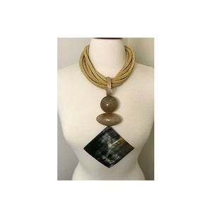 Collier en corne de buffle couleur miel ambre/collier en corne naturelle/bijoux en corne de buffle pour poli à la main - Product Image 1