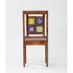 Sillas decorativas de azulejo mayólico, par de sillas de sala de estar de madera maciza con detalles artísticos para espacios de hogar y salón - Product Image 3