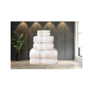 Toalla de Algodón Puro de la Mejor Calidad, Blanca, 550 GSM, para Piscina, Spa, Uso Doméstico y Personal, Disponible a un Precio Accesible - Product Image 1