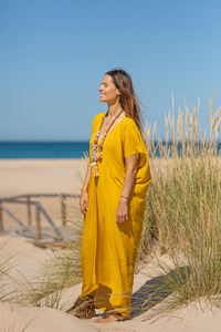 Caftán largo informal de color amarillo para mujer, tela suave con escote en V, para playa, nueva colección - Product Image 6