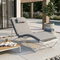 Chaise longue d'extérieur moderne pour patio et jardin, avec structure en métal et coussin
