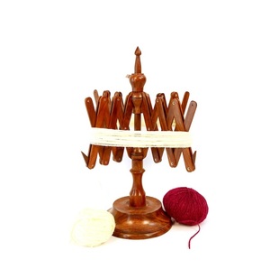 Enrouleur de pelotes en bois de rose, machine à enrouler les pelotes de jute manuelle, idéal pour le crochet et le tricot, un cadeau charmant. - Product Image 5