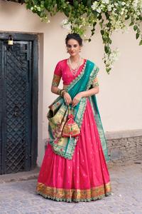 Venta al por mayor de suministros colección Paithani Lehenga Choli para bodas y fiestas Navaratri Lehenga Choli PARA VENTA DE EXPORTACIÓN - Product Image 2