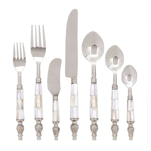 Ensemble de 5 couverts en acier miroir avec poignées blanches écologiques Couverts de luxe au design américain pour les repas Occasions spéciales - Product Image 2