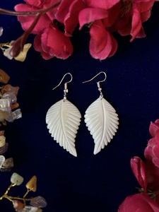 Venta caliente hecho a mano blanco colorido cuerno de búfalo hueso pendientes cuentas sueltas Concha Natural Coral Material público objetivo adultos - Product Image 2