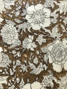 Tela de Algodón Estampada a Mano con Diseño Floral Mughal Vintage en Marrón y Marfil - Product Image 5