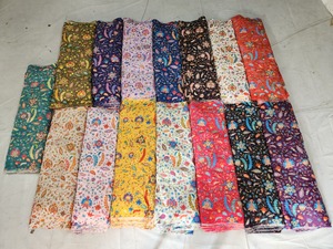 Tissu en crêpe naturel pour vêtements de mode, tissu en crêpe naturel de qualité supérieure, tissu en crêpe naturel pour vêtements modernes - Product Image 5