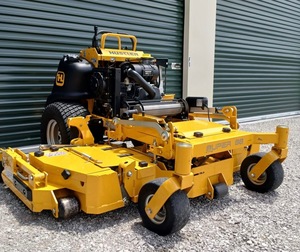 Cortadora de Césped Comercial Hustler Super 88, Solo 102 Horas de Uso - Product Image 4