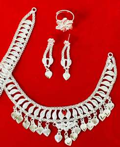 Suministro directo de fábrica Pendiente de diamante de coral para mujer Estilo clásico de moda único Chapado en plata para regalos de boda o fiesta - Product Image 4