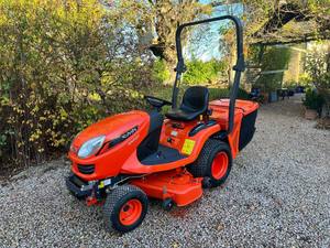 รถตัดหญ้าแบบนั่งขับ KUBOTA GR2120 รุ่นขายดี พร้อมที่เก็บหญ้าและ ROPS - Product Image 2