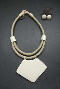 High Demanded Stylish Fashion Women <b>Necklaces</b> Pendants Resin Beads <b>Necklace</b> for Party Wear Use Available at Wholesale Price - Product Image 2