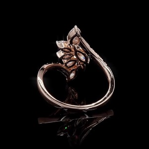 1.43 Ct Lab Grown Diamond Bague de fiançailles Formes mélangées VVS-VS Clarté Certifiée 14K Or Rose Ethique Fine Jewelry - Product Image 6