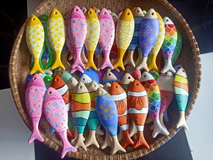 ที่จัดแสดงปลาทำด้วยมือทำจากไม้สีสันสดใสสำหรับตกแต่งคาเฟ่ร้านอาหาร - Product Image 5