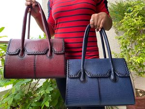 Bolso de mano Vintage hecho a mano para mujer, bolsa de mano de cuero, bolso de hombro - Product Image 5