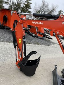รถขุด Kubota U27-4 รุ่นดั้งเดิม ขนาด 2 ตัน แบบตีนตะขาบ พร้อมหัวต่อแบบ Quick Coupler ใช้กับหัวเจาะได้ ใช้งานร่วมกับ JCB ได้ เหมาะสำหรับงานฟาร์มและเกษตรกรรม รุ่นปี 2023 - Product Image 6