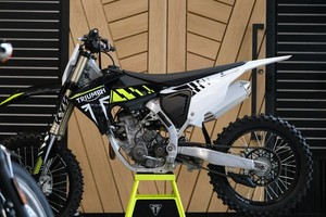 Vente chaude 2024-2025 pour-<span class=keywords><strong>Triumph</strong></span> TF 250-X Racing/jaune/noir/blanc nouvelle moto de <span class=keywords><strong>motocross</strong></span> prête à être expédiée dans le monde entier - Product Image 5