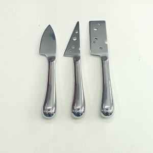 Juego de cubiertos de acero inoxidable de alta calidad, esparcidor de rebanador de queso con mango audaz chapado en oro, nuevo diseño reutilizable con forma inclinada - Product Image 1