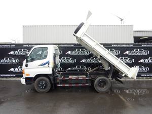 Camión Volquete Hyundai HD65 3.9 L Blanco 2025 para Carga con Transmisión Manual, Ruedas de Acero, Motor Diésel y Asientos de Tela - Product Image 3