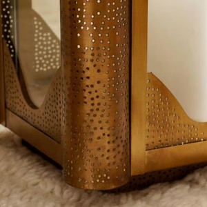 Lanterne à bougie marocaine en métal à finition antique avec panneaux en verre, design ajouré complexe, lumière chaude, décoration festive pour la maison, cadeau - Product Image 2