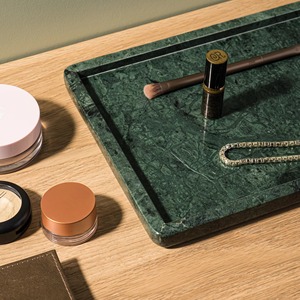 Plateau carré en marbre vert avec finition élégante idéal pour servir des collations, des boissons et une décoration de table en Inde - Product Image 3