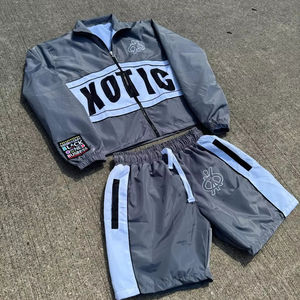 Conjuntos personalizados de dos piezas para hombre, pantalones cortos de nailon con cremallera y estampado DTG personalizado, conjunto de pantalones cortos cortavientos y chaqueta, chándales - Product Image 1