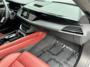 Offre exceptionnelle 2024 Audi RS e-tron GT Système de moteur double synchrone, transmission intégrale Quattro - Product Image 5