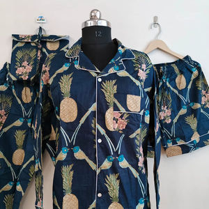 Conjunto de Pijama de Algodón 100% Suave con Estampado de Leopardo para Mujer, Cuello en V, Mangas Largas, Pantalones Jogger con Botones, Ajuste Holgado, Cómodo para el Verano - Product Image 1