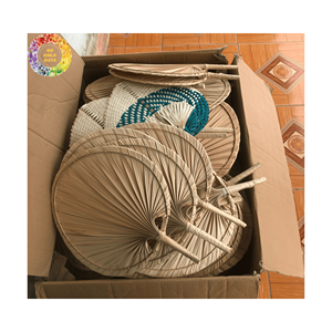 Ventilateur élégant en feuille de palmier de qualité supérieure, origine Vietnam, prix compétitif pour mariage et refroidissement d'été, couleur personnalisée. - Product Image 3