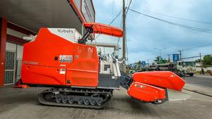 Cosechadora Kubota DC70G – Máquina Eficiente para la Cosecha de Arroz y Trigo para la Agricultura - Product Image 5