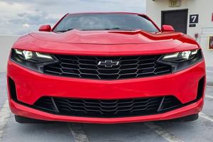 EXCELENTE ESTADO, CHEVROLET CAMARO LT1 2021, V8 DE 455 HP, CON VOLANTE A LA DERECHA/IZQUIERDA, LISTO PARA ENTREGAR - Product Image 3