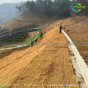 Malla de Fibra de Coco Resistente a la Intemperie para Aplicaciones en Taludes y para una Cobertura Estable del Suelo en Condiciones Lluviosas y Húmedas - Product Image 2