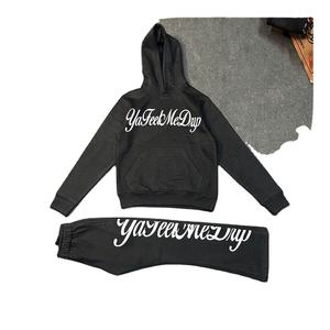 Ensemble sweats à capuche et pantalons de survêtement unisexes coupe et couture avec logo personnalisé anti-rétrécissement lourd 400gsm de haute qualité - Product Image 1