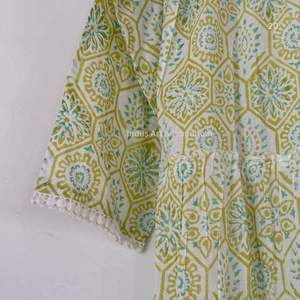 Belle robe blanche imprimée en coton à motifs floraux Robe pour tenue décontractée Robe imprimée à la main - Product Image 4