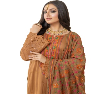 Mi creation ชุดสูทผู้หญิง3ชิ้นปักลายเต็มสำหรับงานปาร์ตี้ซาลวาร์คาเมซสไตล์สวยงาม - Product Image 1