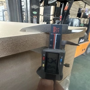 18mm Feuchtigkeitsbeständige MDF HDF Sperrholzplatte 1220x2440mm Umweltfreundliche Industriedesign-Möbelplatte - Product Image 5