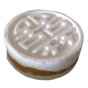 Pastel escamado de nieve vietnamita lleno de mezcla de granos mung para té y vacaciones - Product Image 1