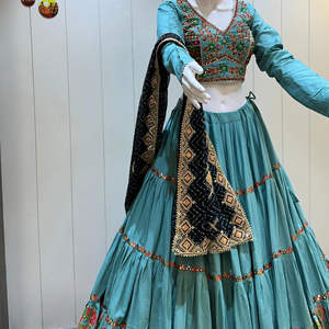 Pankhudi Chaniya Choli de Diseñador para Mujer, Lehenga con Espejos, Atuendo Premium para Festivales Indios, Tradicional, de Algodón, Largo hasta el Suelo - Product Image 1