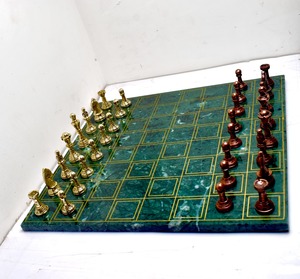 Juego de Ajedrez de Latón Hecho a Mano de Lujo, Tablero de Mármol Blanco Pulido, Alta Calidad, Elegante, Plegable para Interiores, Juego de Estrategia Ecológico - Product Image 6