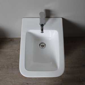 Coppia di sanitari da bagno sospesi in ceramica senza bordo RIGA - Product Image 6