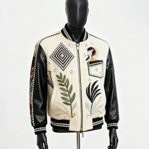Logotipo personalizado Toalla bordada Streetwear Varsity Jacket Chaqueta de lana Hombres con parches de chenilla y diamantes de imitación - Product Image 1